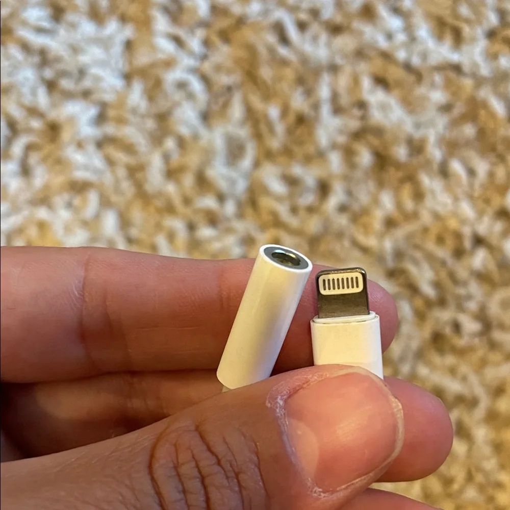 Apple White Lightning to 3.5mm Audio Adapter
